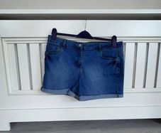 Brand-new Ladies Blue Denim Shorts from Pepco Size: UK 16 / EU 44