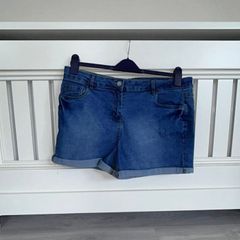 Brand-new Ladies Blue Denim Shorts from Pepco Size: UK 16 / EU 44