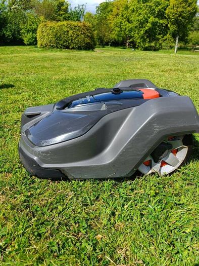 Husqvarna robot mower AM450X