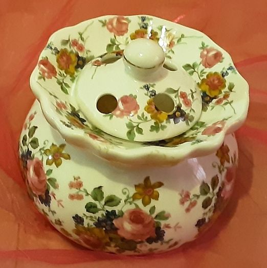 Irish China pot pourri pot