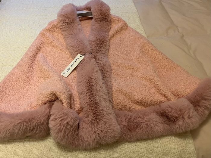 New Fake Fur Knitted Cape