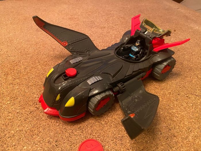 Imaginext DC Super Friends Ninja Armour Transforming Batmobile + batman figure