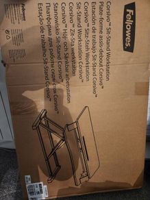 Sit-Stand desk workstation