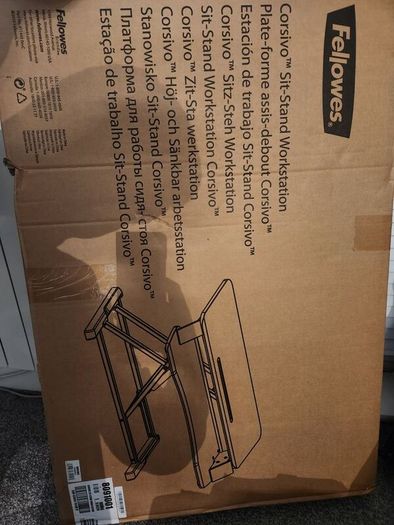 Sit-Stand desk workstation