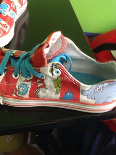 Cat in the hat converse bought in Universal studios size 3.5