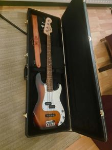 Squier P-BASS SPECIAL Electric bass + Hard Case