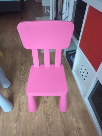 kids table and chairs