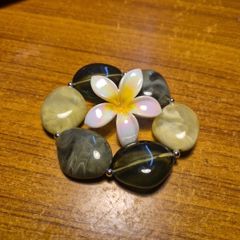 Modern Green Bracelet with a White Flowery Clip