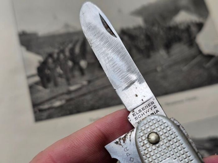 Vintage Elsener Schwyz Victoria 69 Original Swiss Army Issued Soldier Knife Discontinued Collectable Militaria