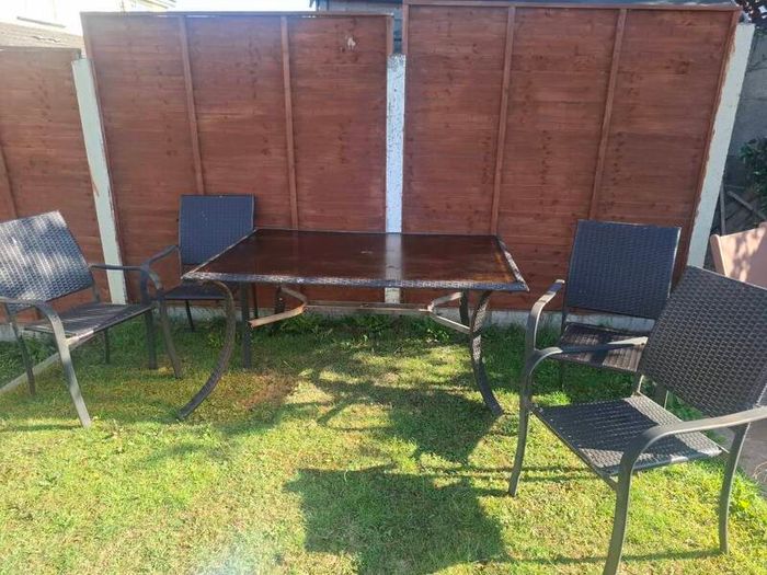 Garden table and 4 chairs.