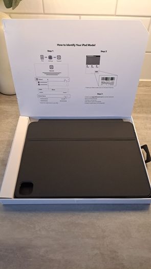 ESR Rebound Magnetic Keyboard Case 360 for iPad Pro 13 (M4, 2024) - Open Box
