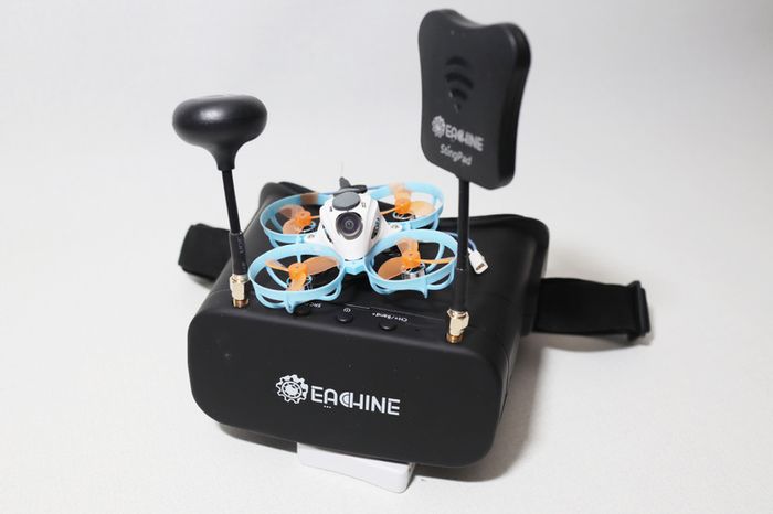 Betafpv Meteor65 Pro Brushless Whoop Quadcopter with Eachine EV800DM FPV Goggles