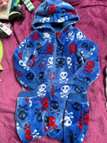 M&S Skulls sleepsuit 3-4