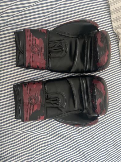 Venom boxing gloves