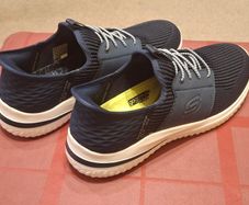 SKECHERS Slip-Ins - Size 9 - Excellent - As NEW