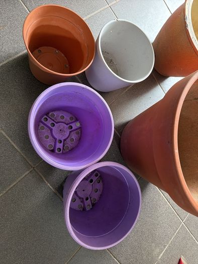 6 plant pots 3 ceramic and 3 plastic