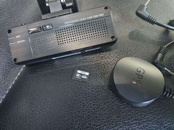 Thinkware Dashcam F200 PRO Front and rear camera