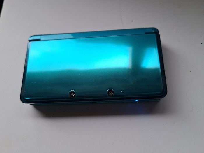 Aqua Blue Nintendo 3DS with games