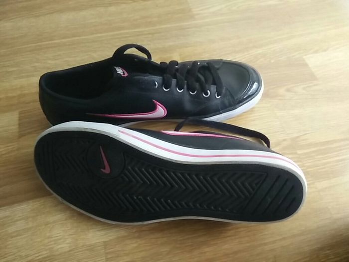 Nike Black Runners with Pink Tick