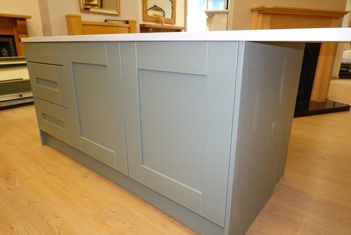 Kitchen worktops, kitchen islands and kitchen cabinets