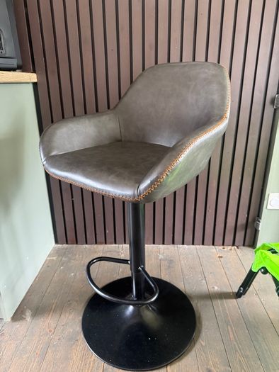 Bar stool