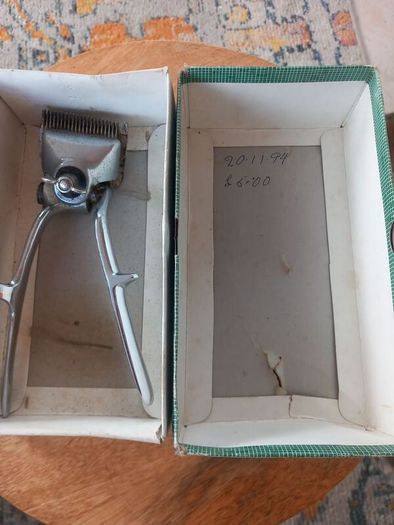 Vintage Manual Hair Clippers - "Happiness" Brand Model 040 - Boxed Retro Barber Collectible