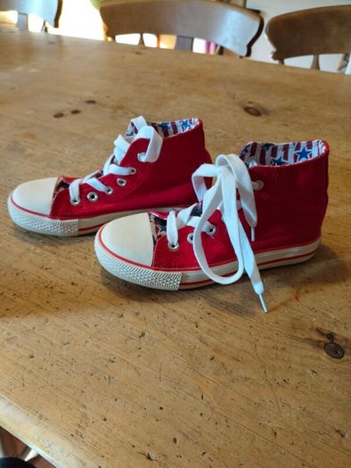 Youths high top trainers, great condition. Stars and stripes lining inside.