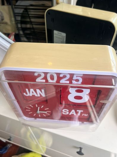 Flip calendar clock