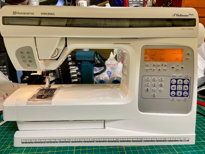 Huskvarna Viking Platinum Plus Sewing/Embroidery Machine - Serviced - Excellent condition - Large throat for those bigger projects