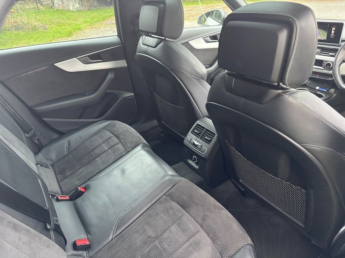 2019 Audi A4 Quattro (LOW KMS)