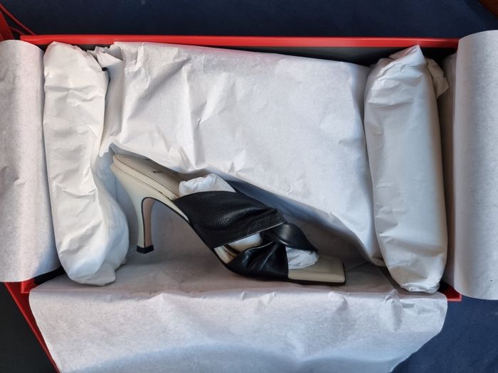 Hugo Boss Womens Pumps Sandal, Tonic Twistedmule-n, Black, EU 35, UK 2, US 5