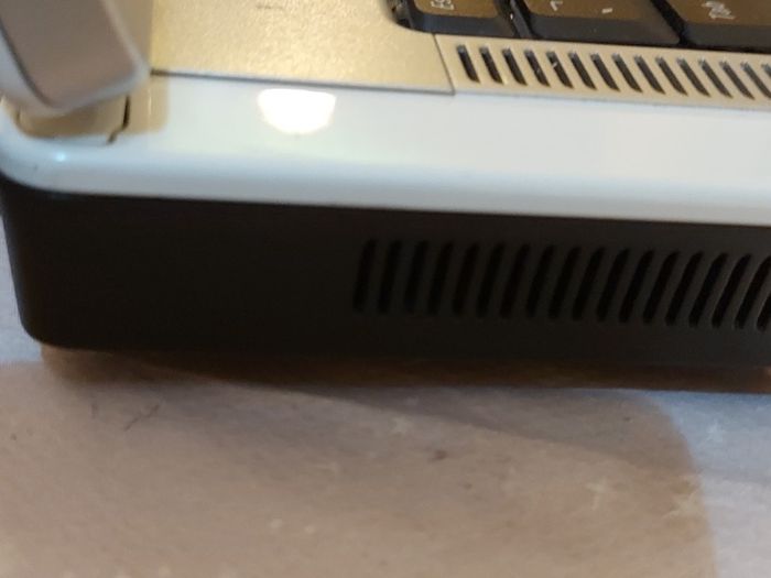 Vintage Dell Inspiron 1501, Mobile AMD Sempron Processor 3500 +, 1.8GHz, 1GB Ram, 120GB HDD, Windows 7, Chrome, Opera, Firefox and VLC