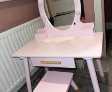 kids dressing table