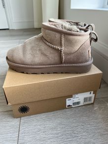 UGG ankel boot size 3