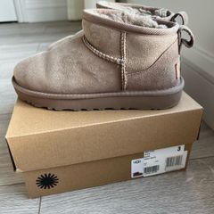 UGG ankel boot size 3