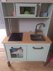 Toy play kitchen