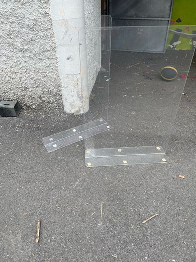 Freestanding perspex screens