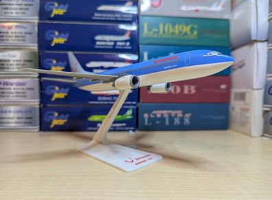 Britannia 1:200 scale model airplane, Boeing 737-800 aircraft, NEW