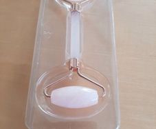 Rose quartz facial roller