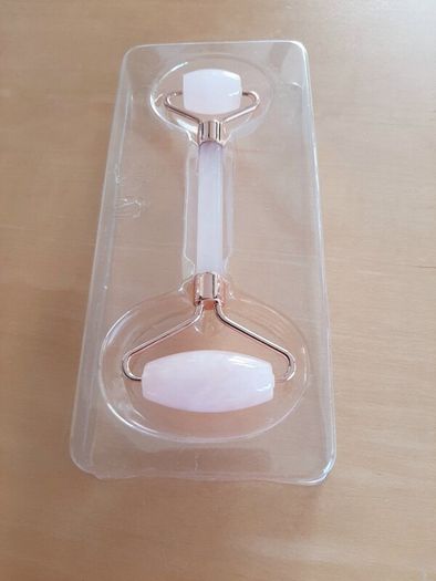 Rose quartz facial roller