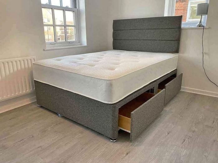 Divan bed having storage drawers for sale