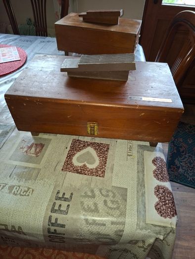 2 Vintage mid-20th-century Electric Shoe Polisher Kit Housed in a Wooden Storage Box. Postage Available or Collection PRICE IS FOR 1 ONLY