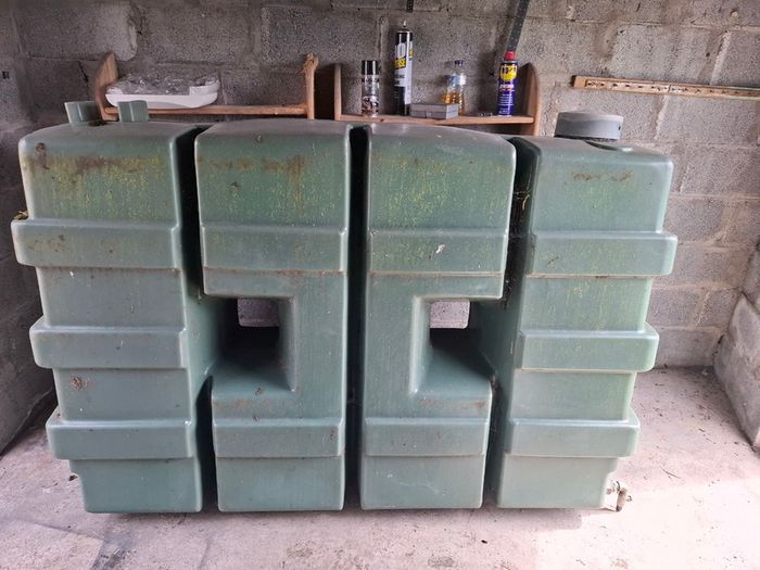 Oil tank