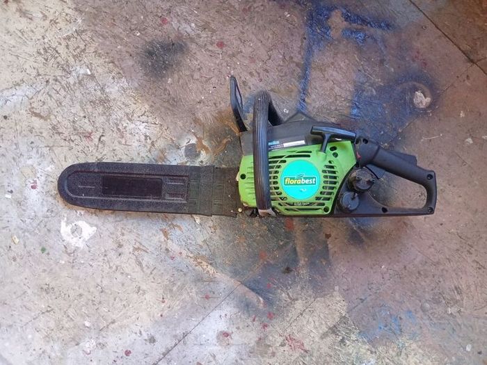 Petrol chainsaw