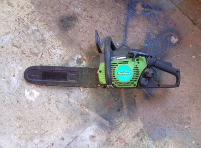 Petrol chainsaw