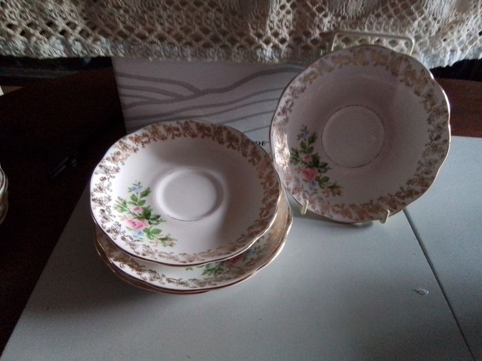 Set of Roslyn Teaplates