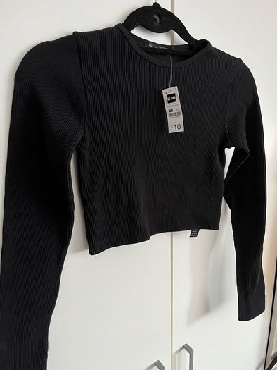 Black long sleeve ribbed top