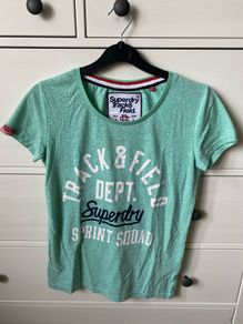 Superdry t-shirt / top for women / ladies, in very good condition. Size XS.