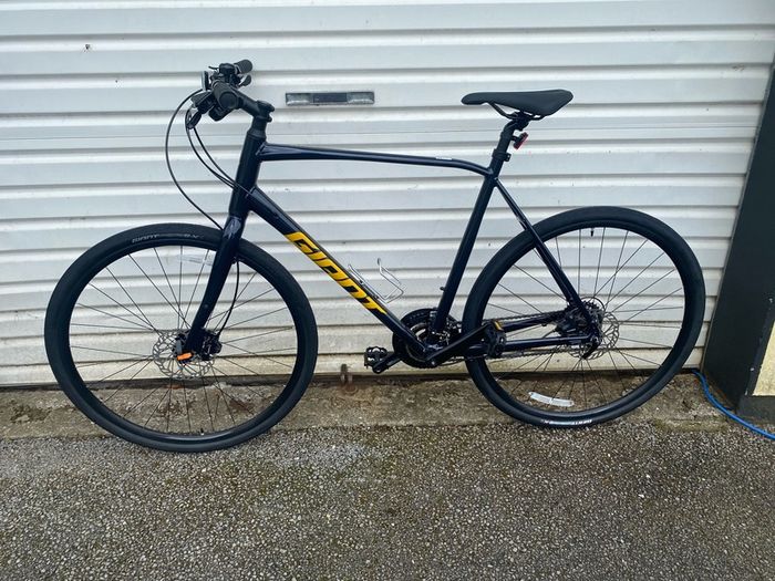 Giant Escape Disc 3 Hybrid 2026 Brand New