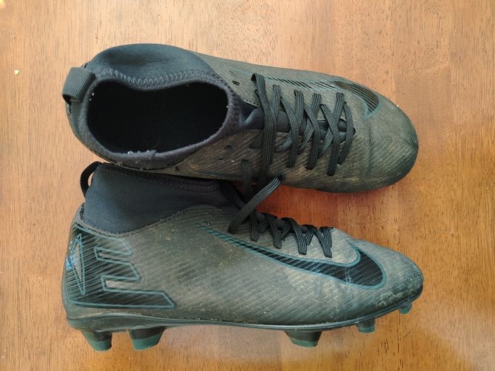 Girls Nike football boots size 5.5 (38.5)